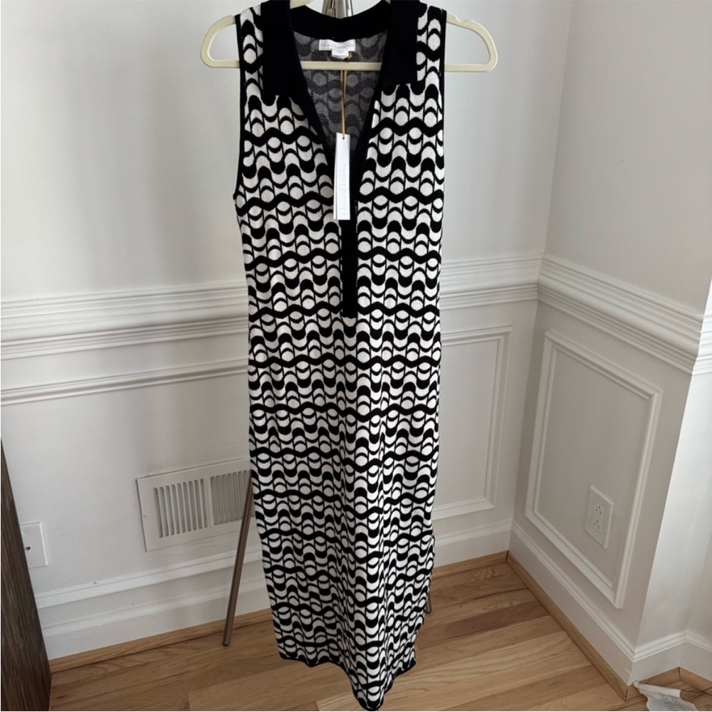 New with tags NWT House of Harlow 1960 Black White Patterned Sleeveless Dress